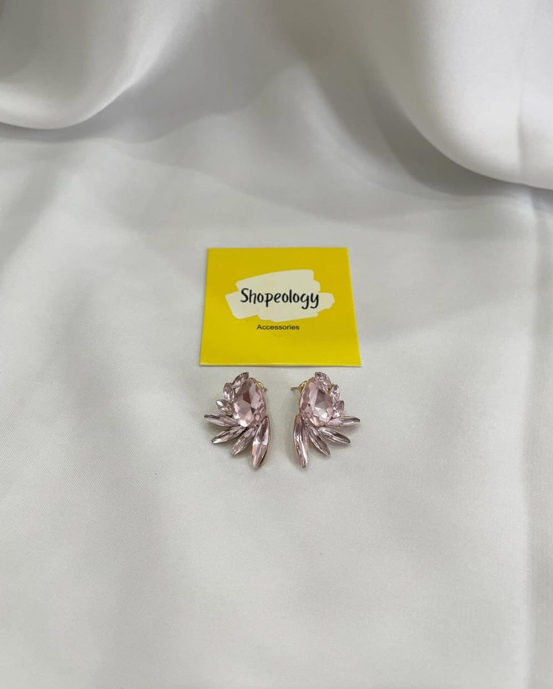 Crystal minimal studs