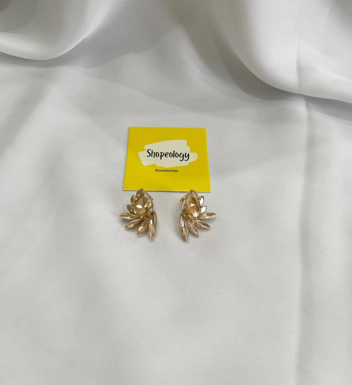 Crystal minimal studs