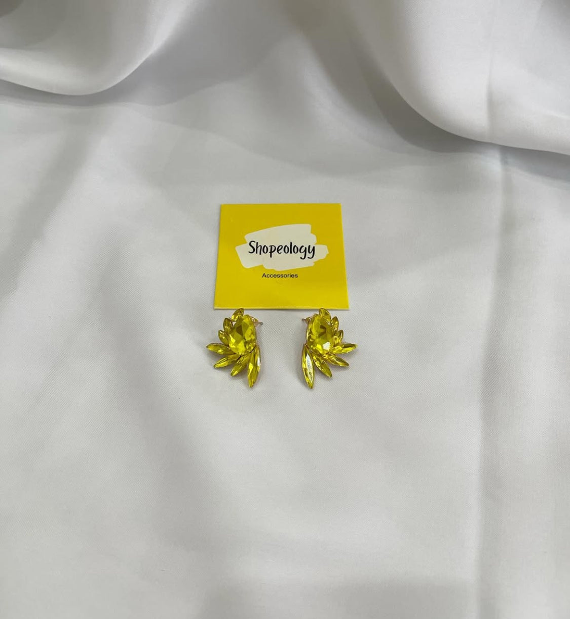 Crystal minimal studs