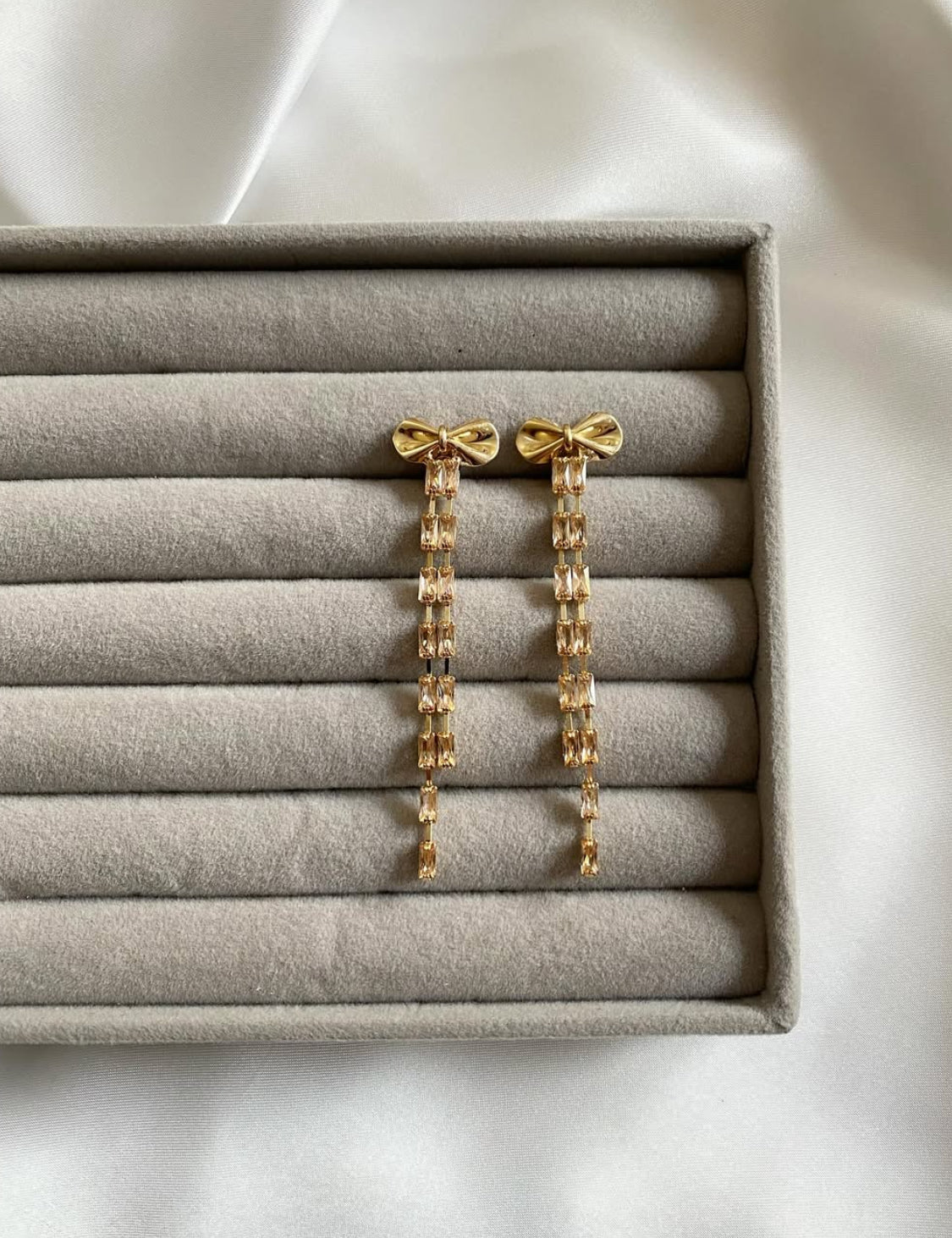 Minimal Drop Earring