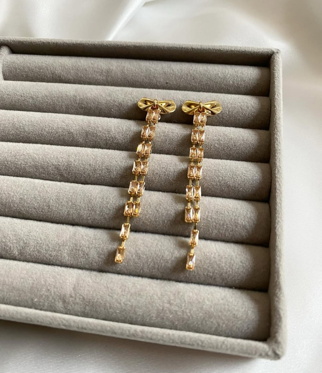 Minimal Drop Earring