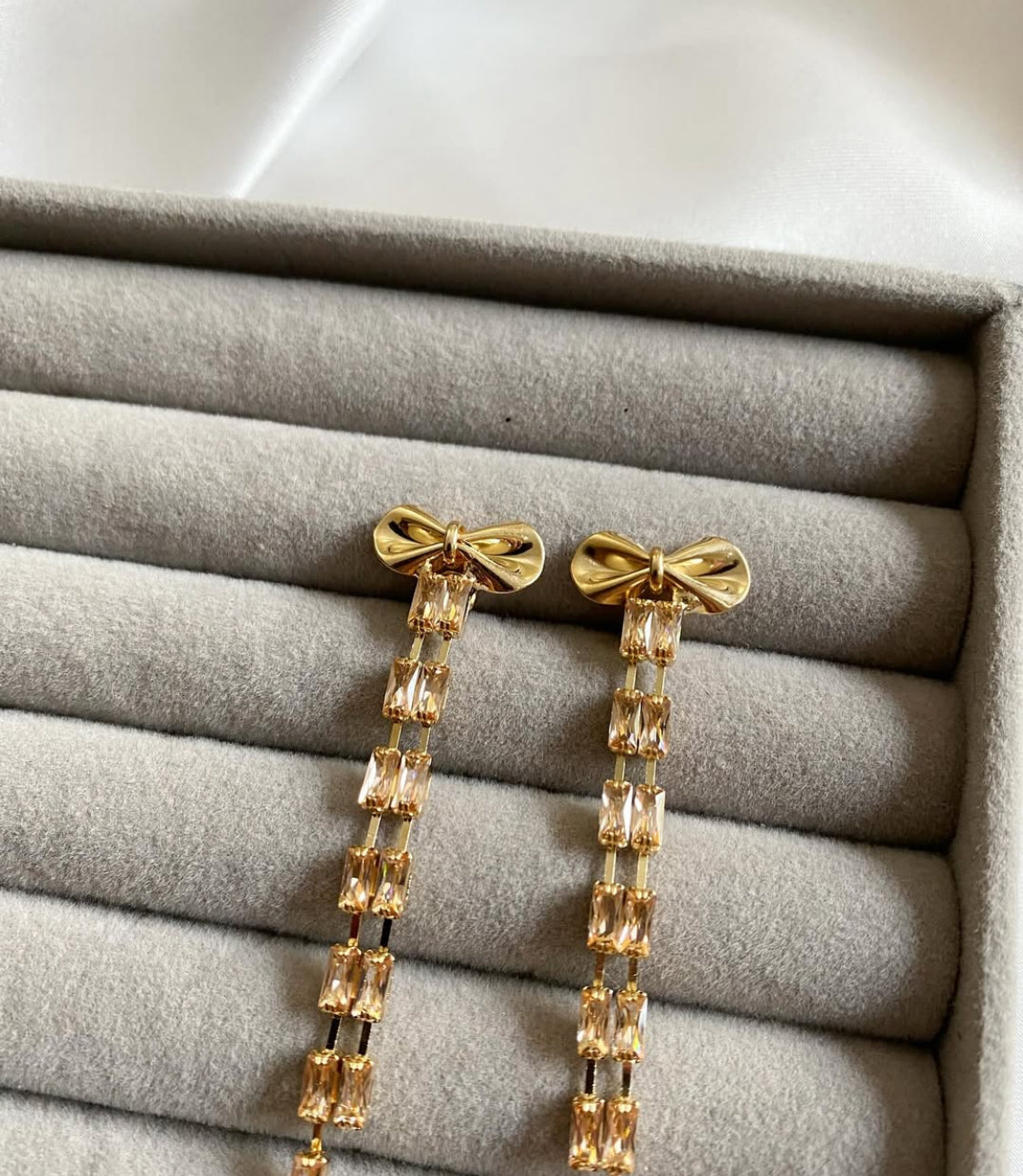 Minimal Drop Earring