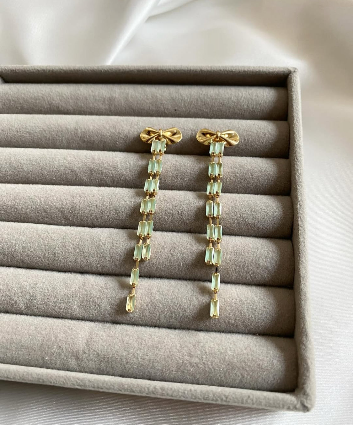 Minimal Drop Earring