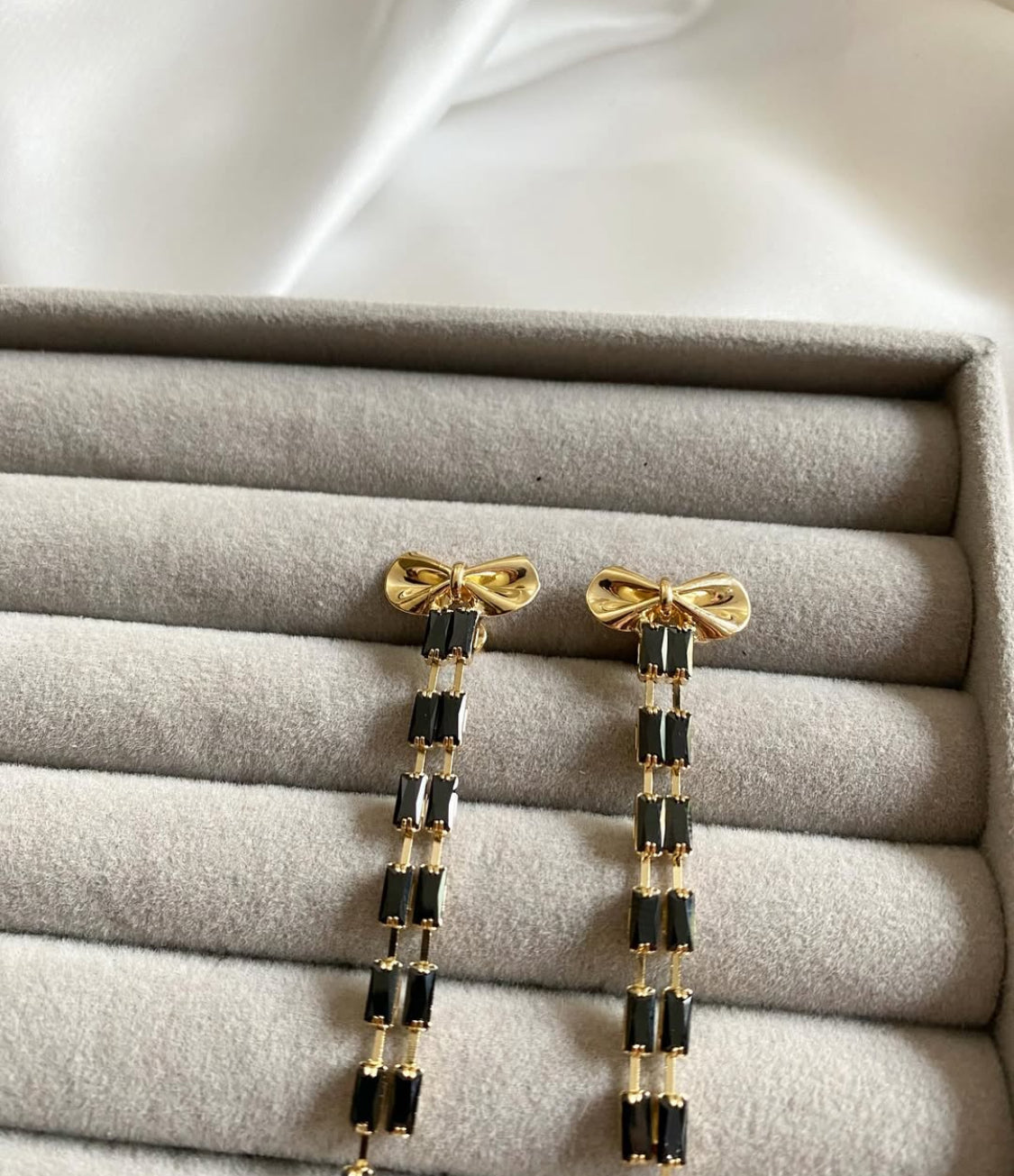 Minimal Drop Earring
