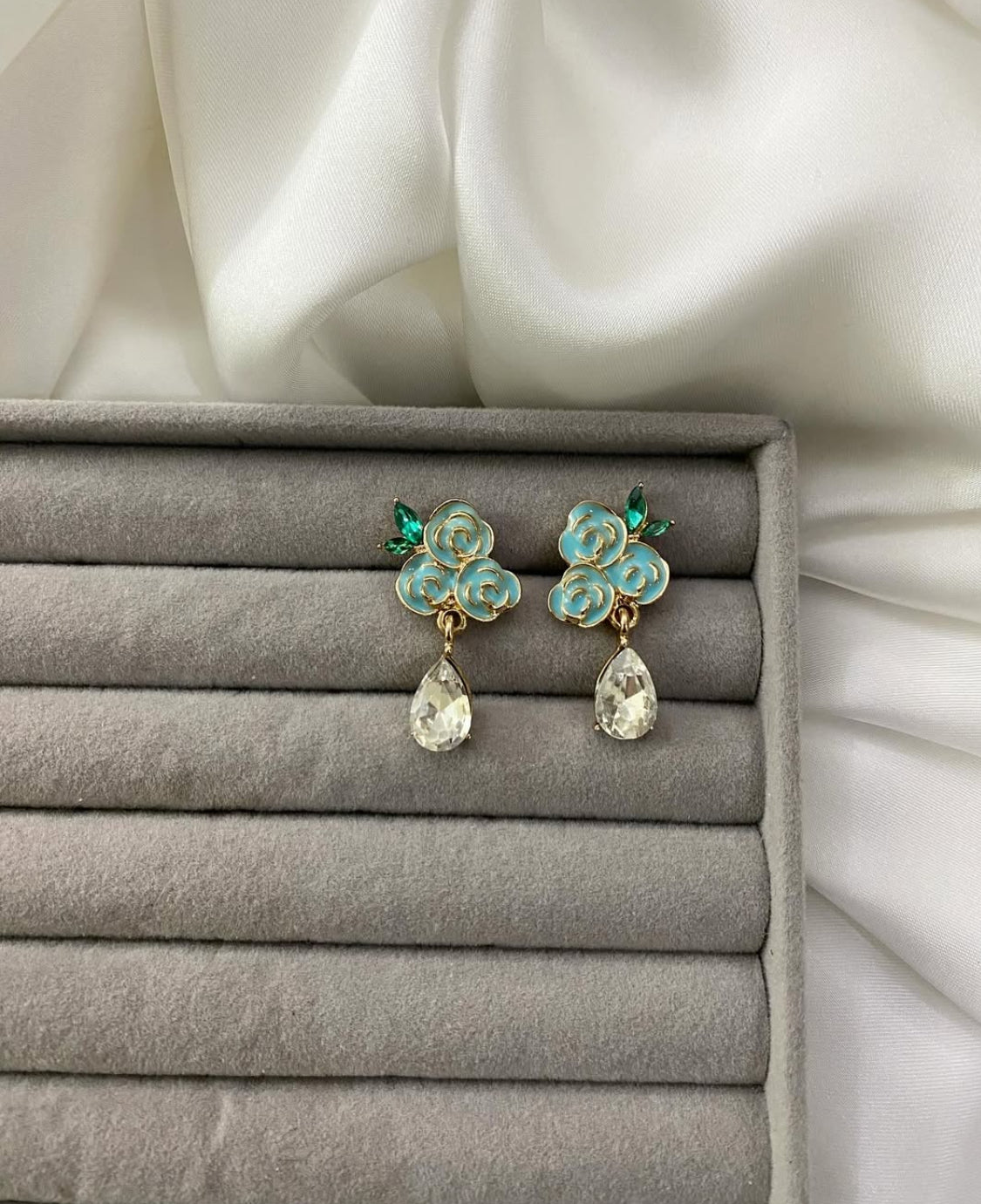 Minimal floral studs
