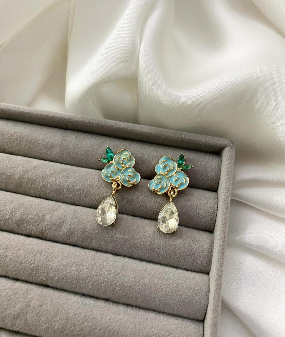 Minimal floral studs