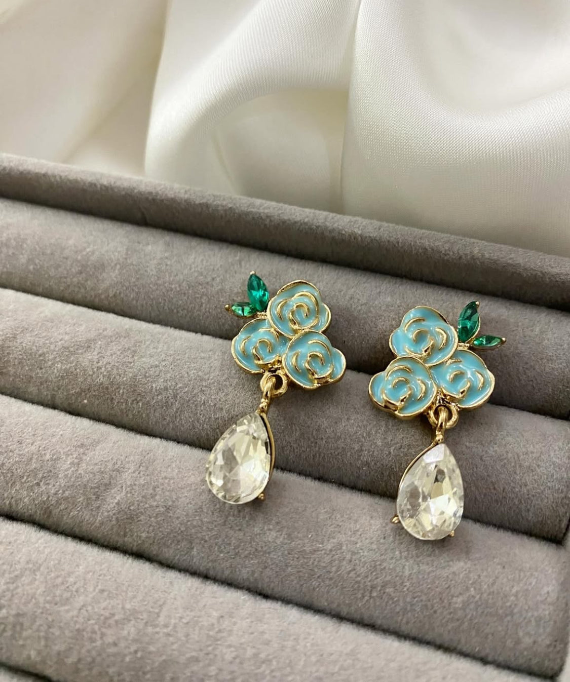Minimal floral studs