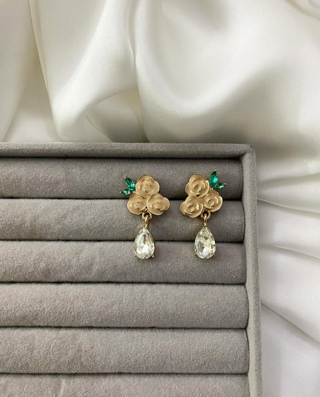 Minimal floral studs