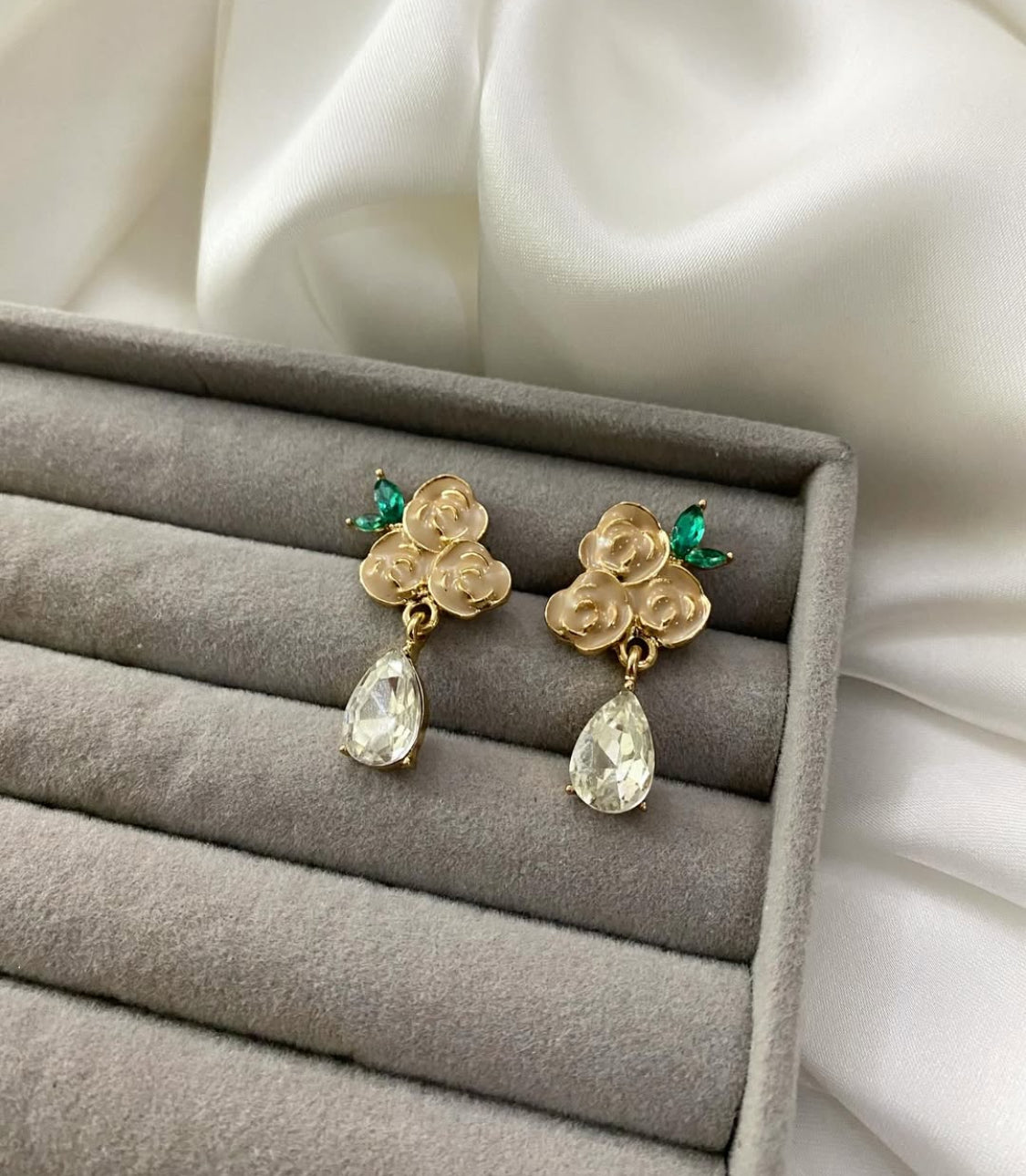Minimal floral studs