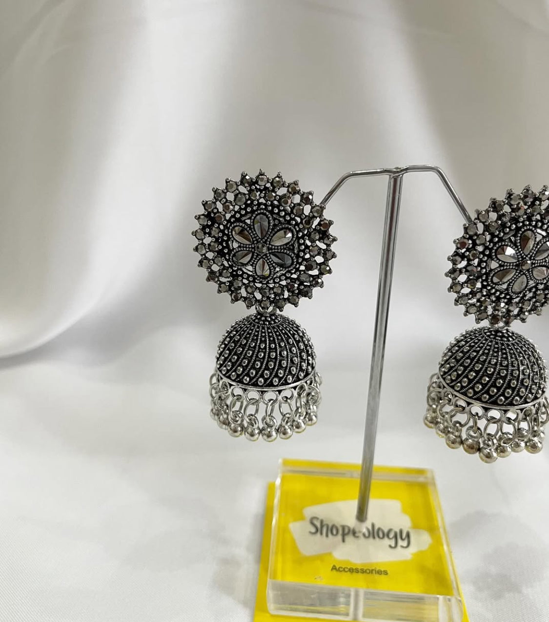 Aarez Indian Jhumka