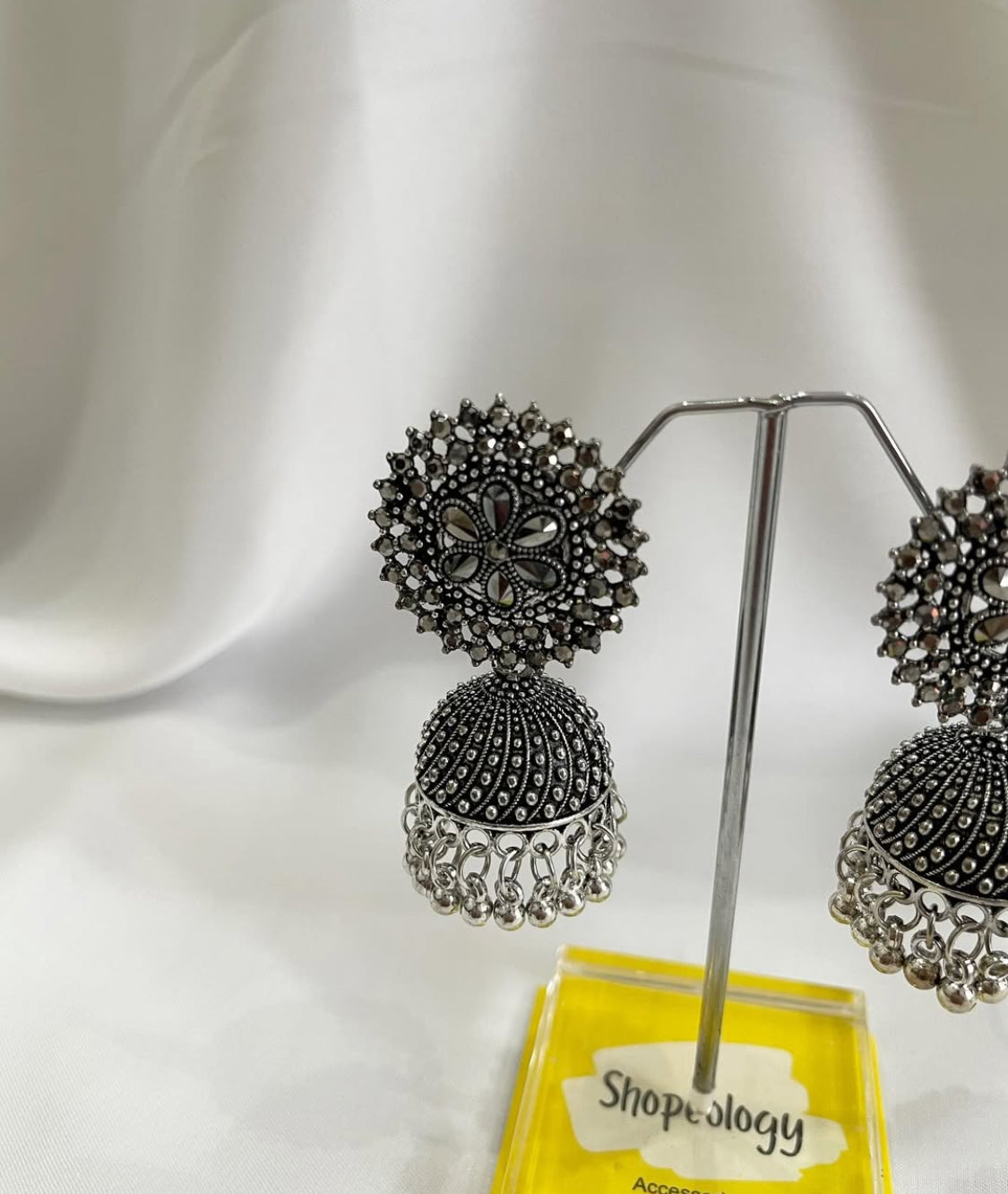 Aarez Indian Jhumka