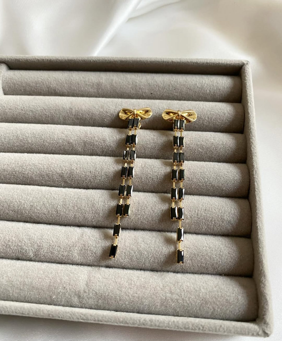 Minimal Drop Earring