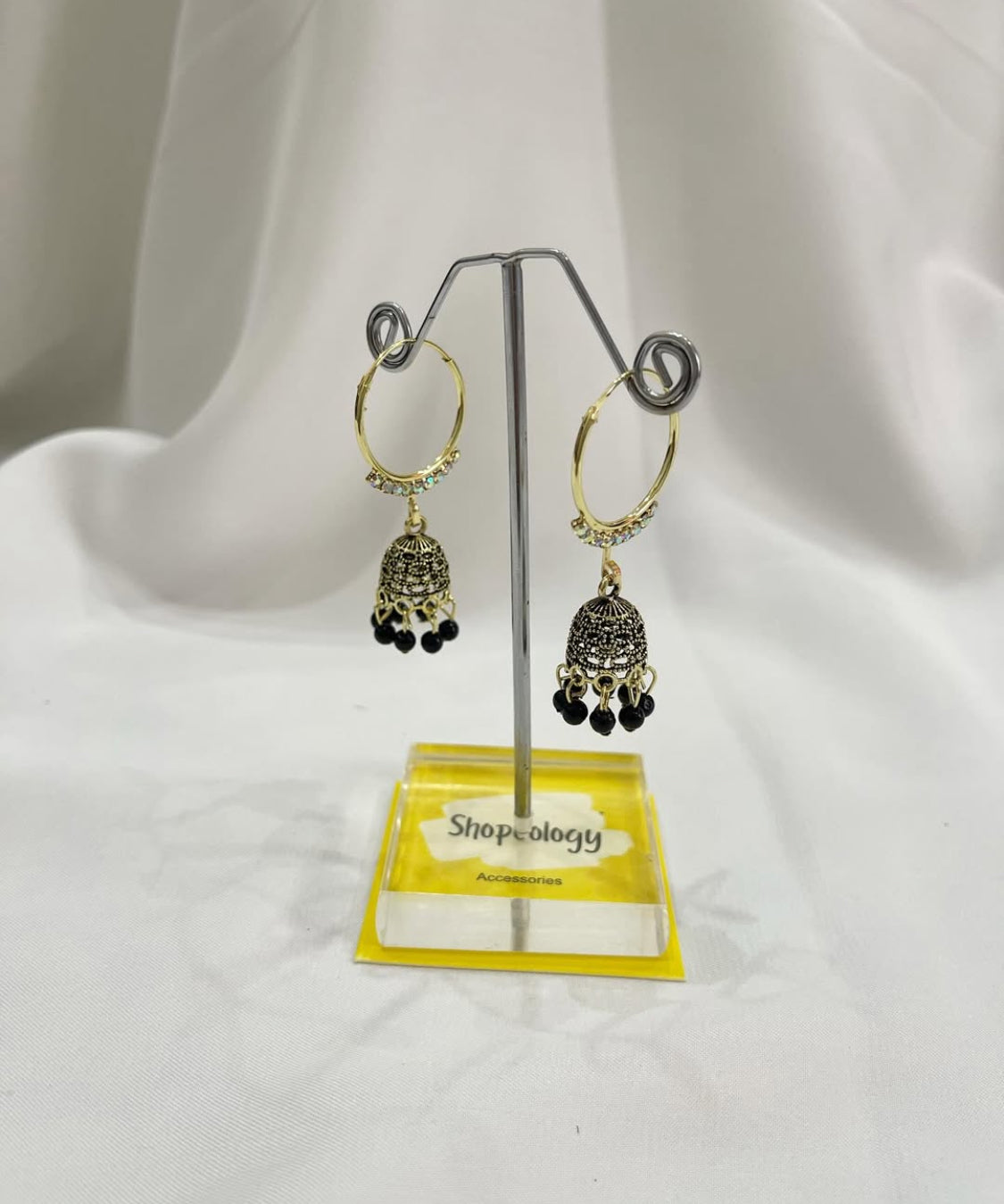 Minimal Jhumki