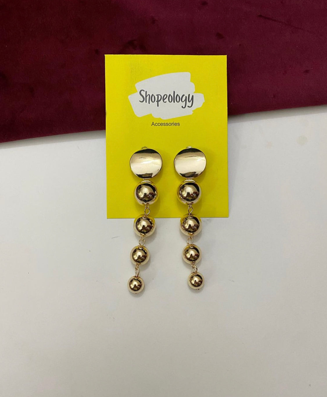 Dangling drop earrings
